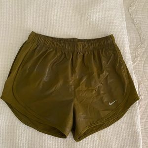 hunter green nike shorts